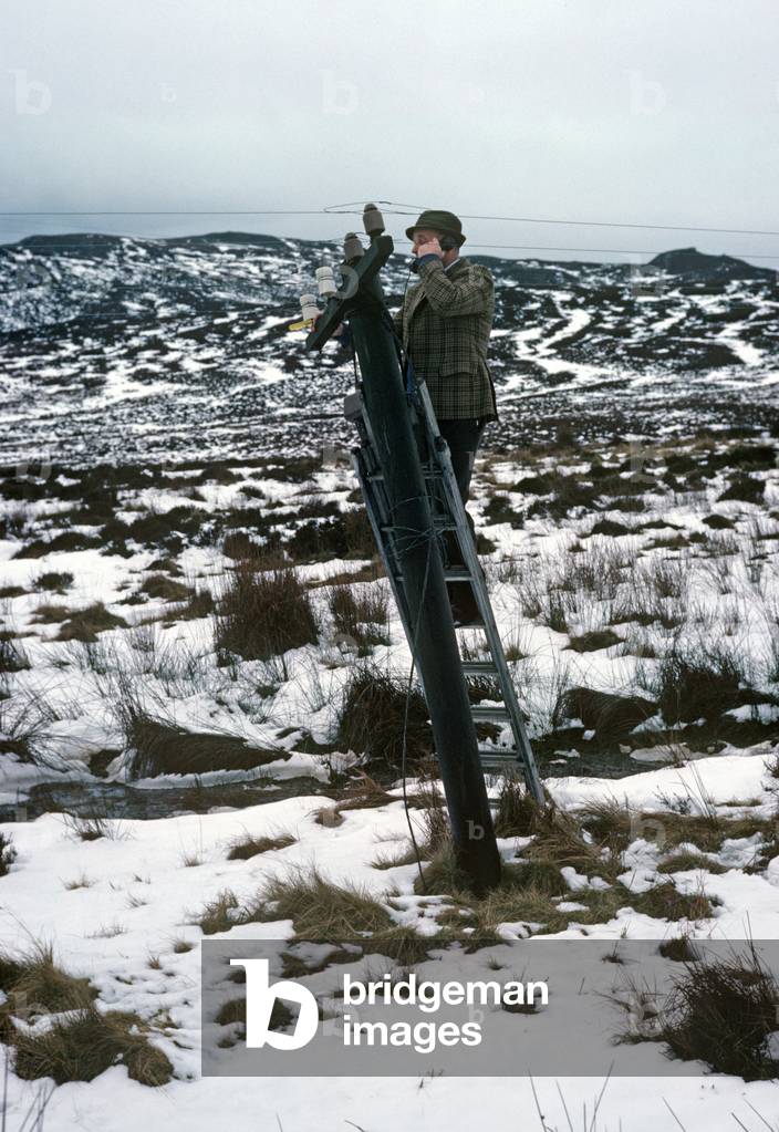 Réparateur de téléphone sur le Mull of Kintyre, péninsule de Kintyre, Argyll et Bute, Écosse, 1978 (photo)