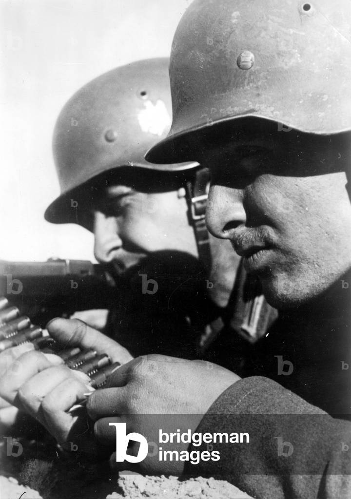 Image of German soldiers on the Eastern front, 1941 (b/w photo)