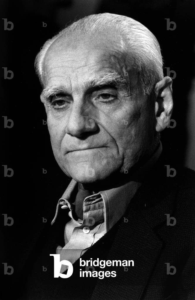 Image de Photographie représentant Alberto Moravia par Louis Monier, b/w