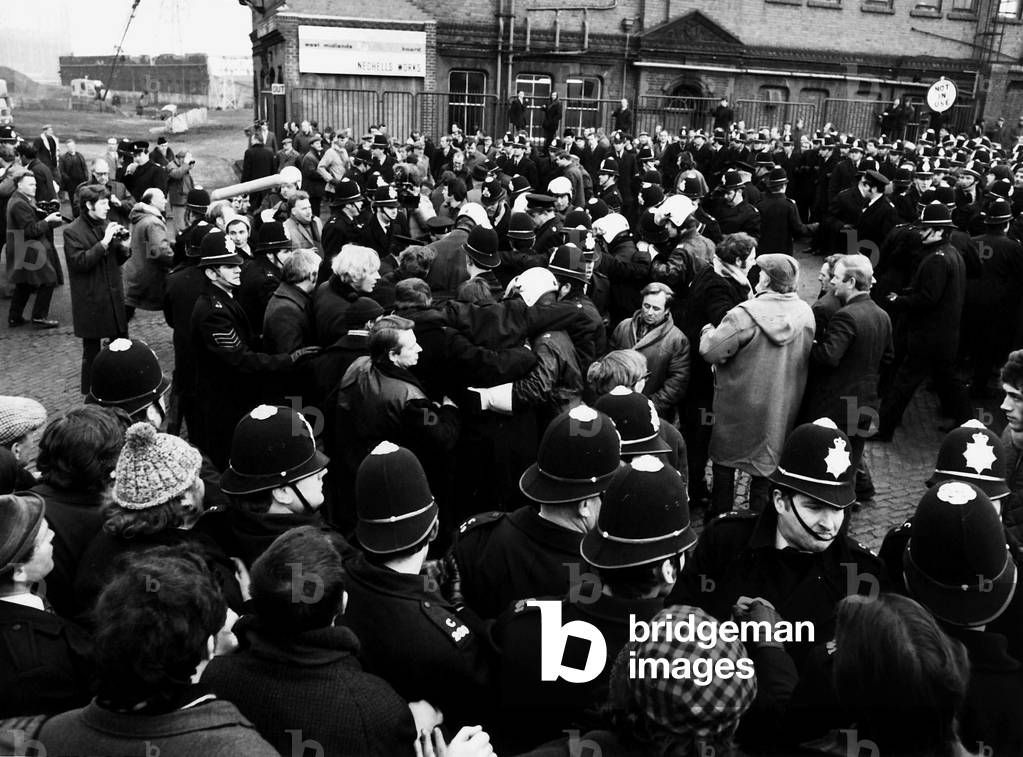 Image of Picket line miners strike at Saltley Coke depot in the