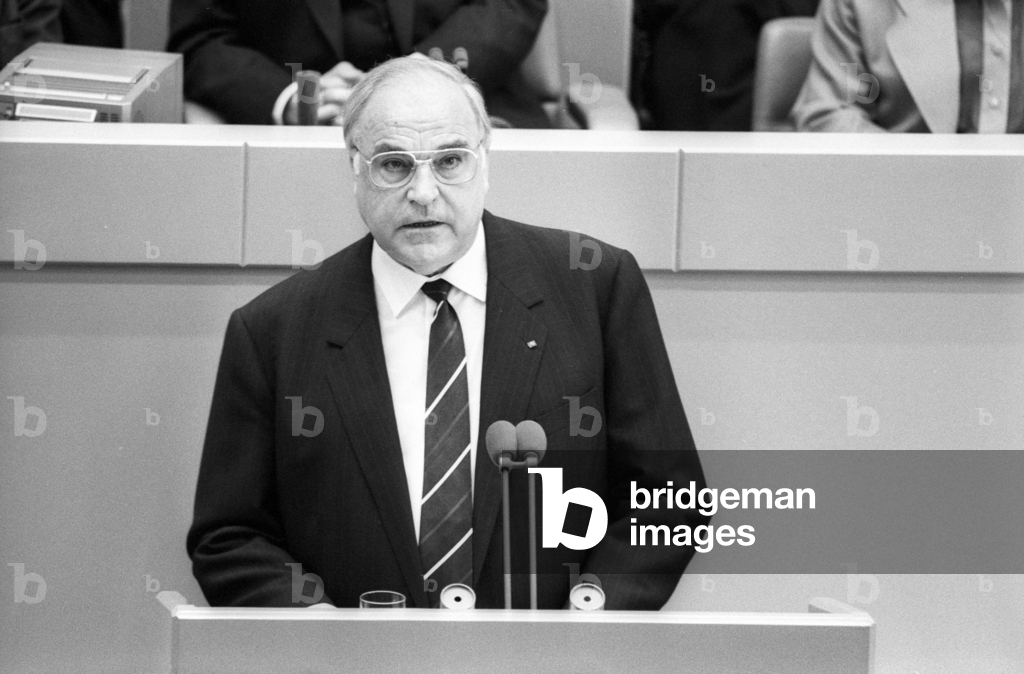 Image of Photography depicting Federal Chancellor Helmut Kohl (Germany CDU) during a Bundestag debate on the P