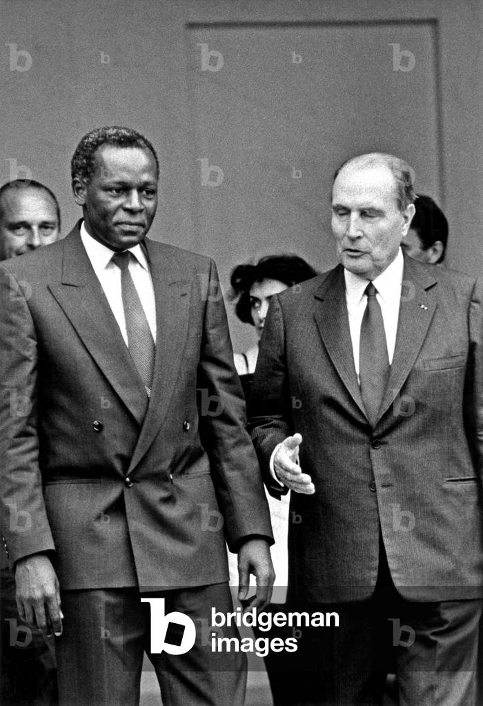 Immagine di Fotografia "Presidente dell'Angola Jose Eduardo Dos Santos Dopo l'incontro con il presidente franc