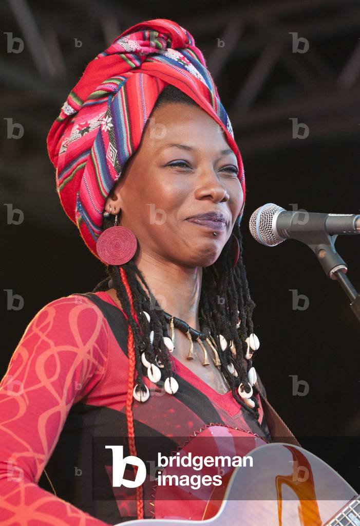 Immagine di Fotografia "Fatoumata Diawara (foto)" di Paul Tomlins