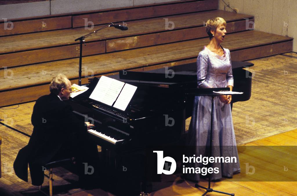 "Anne-Sofie von Otter in performance accompagnata dal pianista Bengt Forsberg"