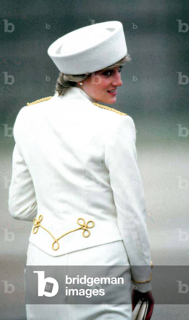 Princess Diana at Gatwick Airport for the arrival of King Fahd of Saudi Arabia, 1987 (photo)