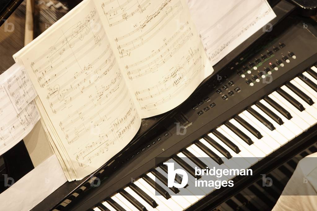 Punktzahl auf einem Synthesizer (Foto)