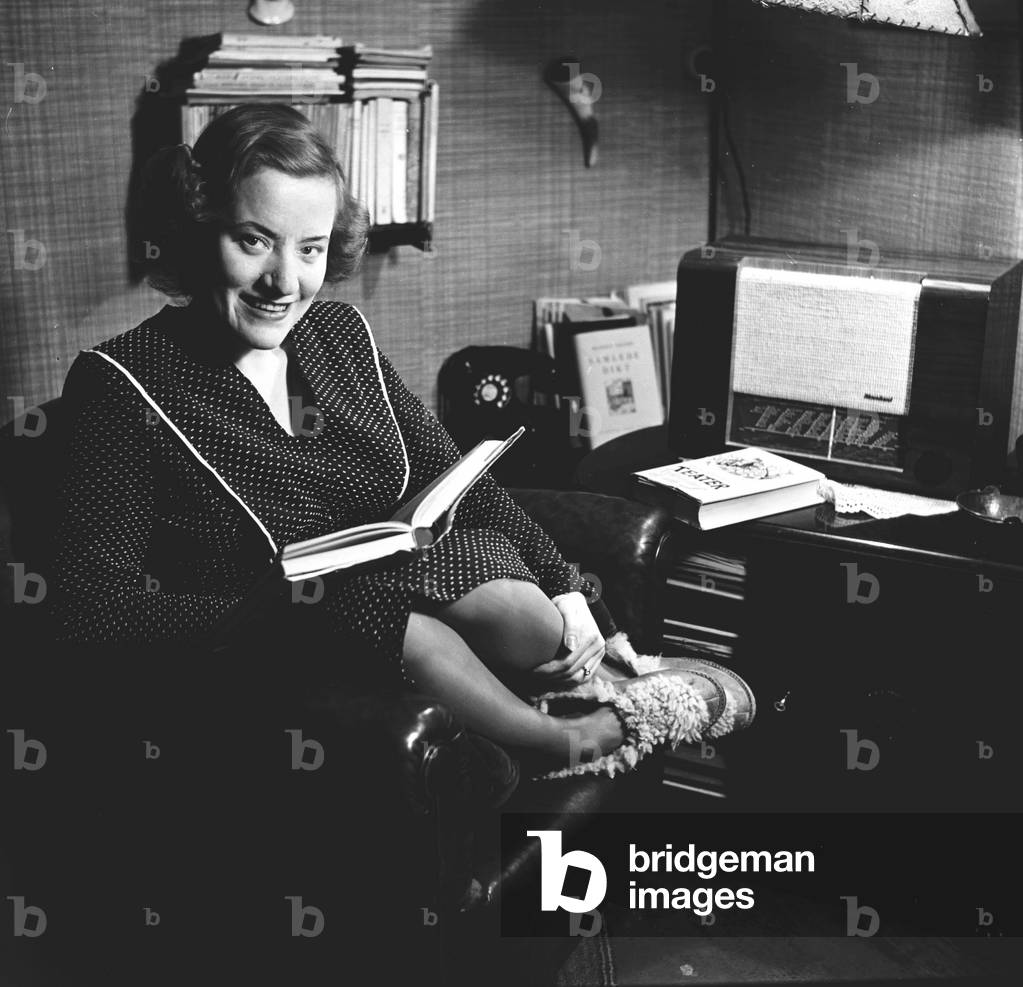 Oslo 19470116: At the home of actor Aud Schønemann …, 1947 (photo)