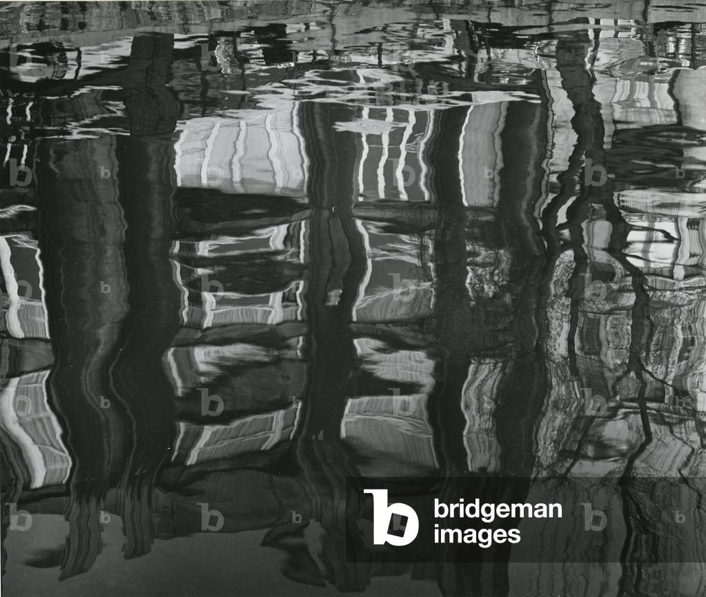 Wasser, Reflektionen, 1971 (silberfarbener Gelatinendruck)