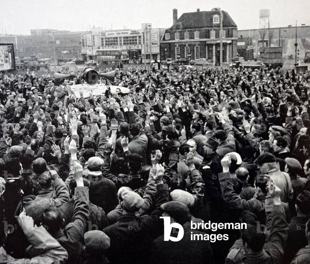 Image of Workers outside of the Ford plant at Dagenham