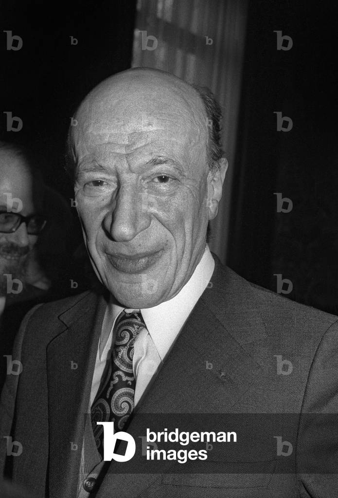 Immagine di Fotografia "Grand Prix Catholique de la litterature a Francois Varillon per il suo libro "L'humili
