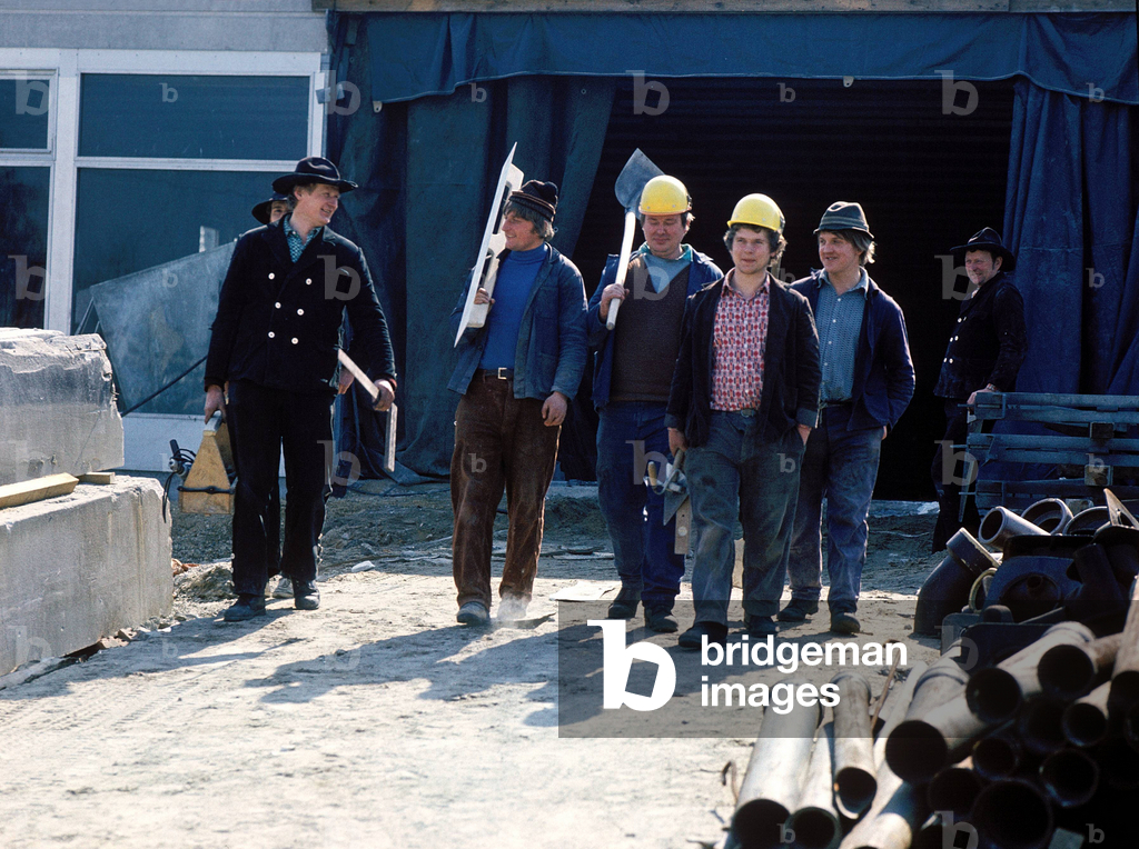 Immagine di Fotografia "Dopo il lavoro nell'edificio" 1980
