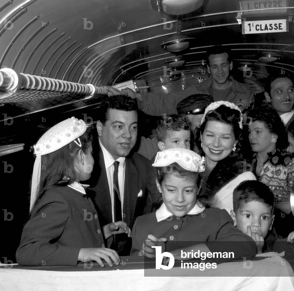 Image of Roma, Italia, 1956, Il tenore italoamericano Mario Lanza in treno