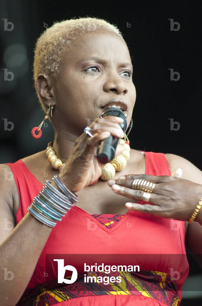 Angelique Kidjo (photo)