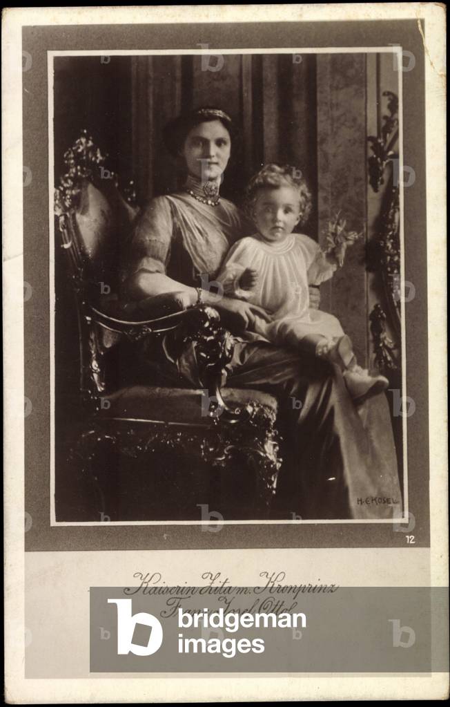 Bild von Fotografie "Ak Kaiserin Zita von Bourbon Parma mit Kronprinz Franz Josef Otto  (b/w photo)" von Germa