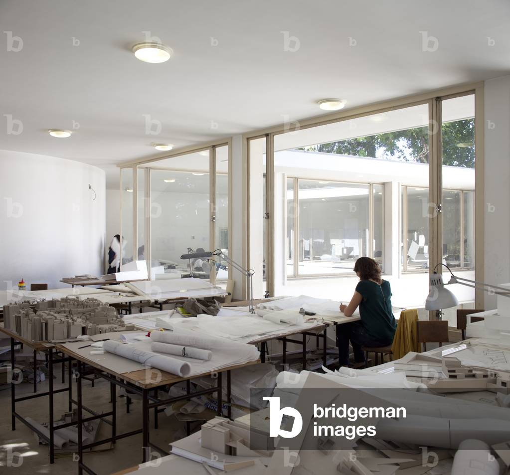 Image of Studio interior, Faculty of Architecture, designed by Alvaro ...