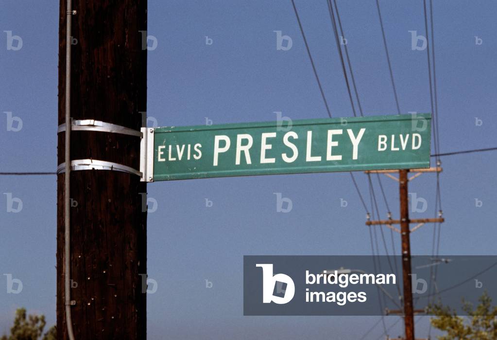 Elvis Presley Boulevard sign, Memphis, Tennesse, 18th August 1977 (photo)