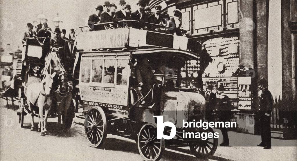 Autobus a cavallo e a motore, Londra, 1906 (foto b/n)
