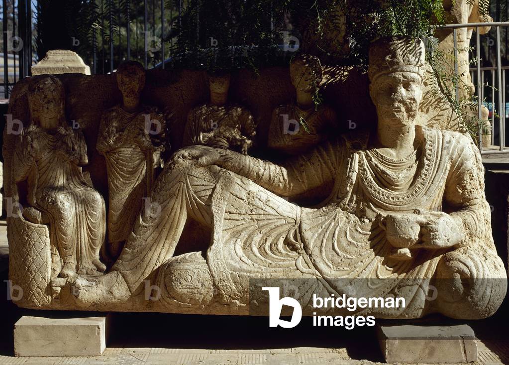 Sarcophage romain montrant les morts allongés sur un canapé. Musée archéologique. Syrie.