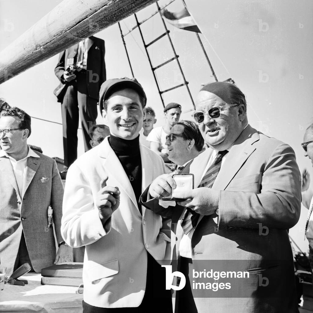 "Deutsche Sängerin Freddy Quinn auf dem Polydor-Schiff „Heimweh“", b/w