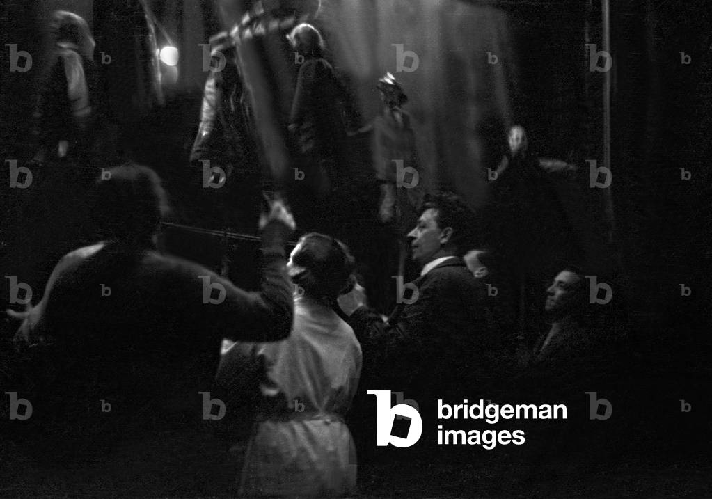 Immagine di Fotografia "I burattinai dietro il palco del Teatro Haenneschen di Colonia", b/w
