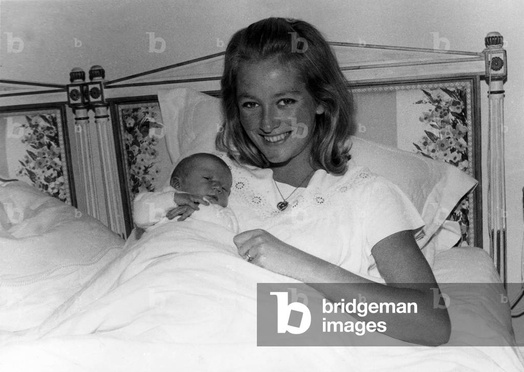 Immagine di Fotografia "La Principessa Paola del Belgio (futura Regina) e il suo ultimo figlio" di Unknown pho