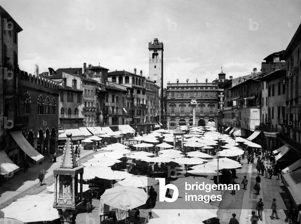 Piazza Delle Erbe, Markt, Verona, Venetien, Italien, 1910-20 (s/w Foto)