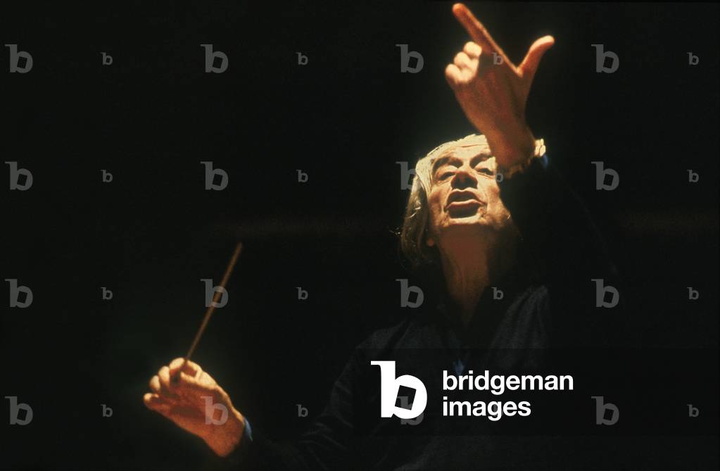 Bild von Fotografie "Sergiu Celibidache dirigiert mit" von Suzie Maeder