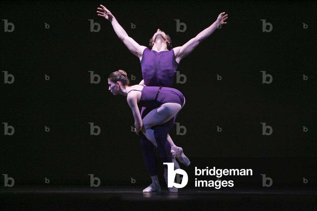 "Polyphonie - Szene aus dem gemischten Programm des Königlichen Balletts (Foto)" von Tristam Kenton