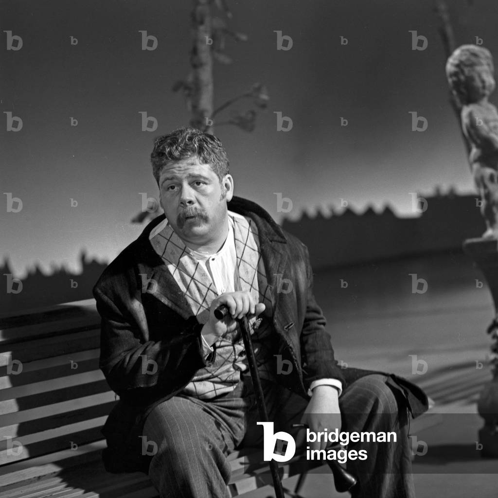 "Mostra indietro - guarda qui", b/w