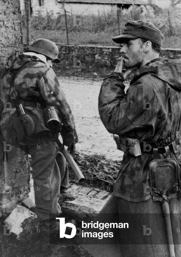 Image of German Soldiers at the Western Front, 1944 (b/w photo)