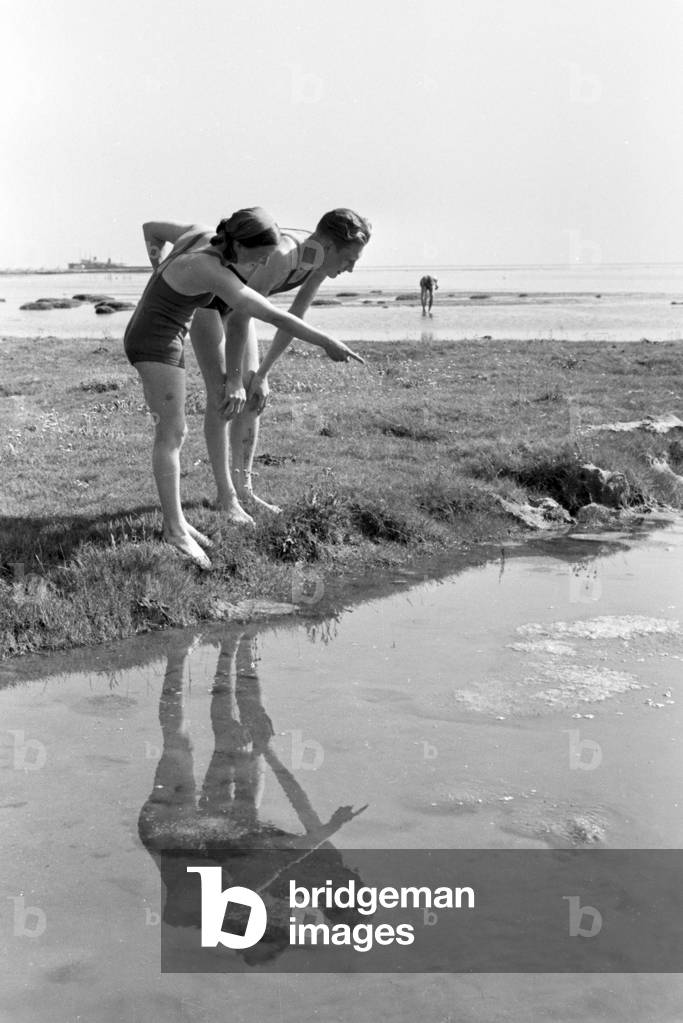 Bild von Fotografie "Urlauber auf der ostfriesischen Insel Juist", b/w