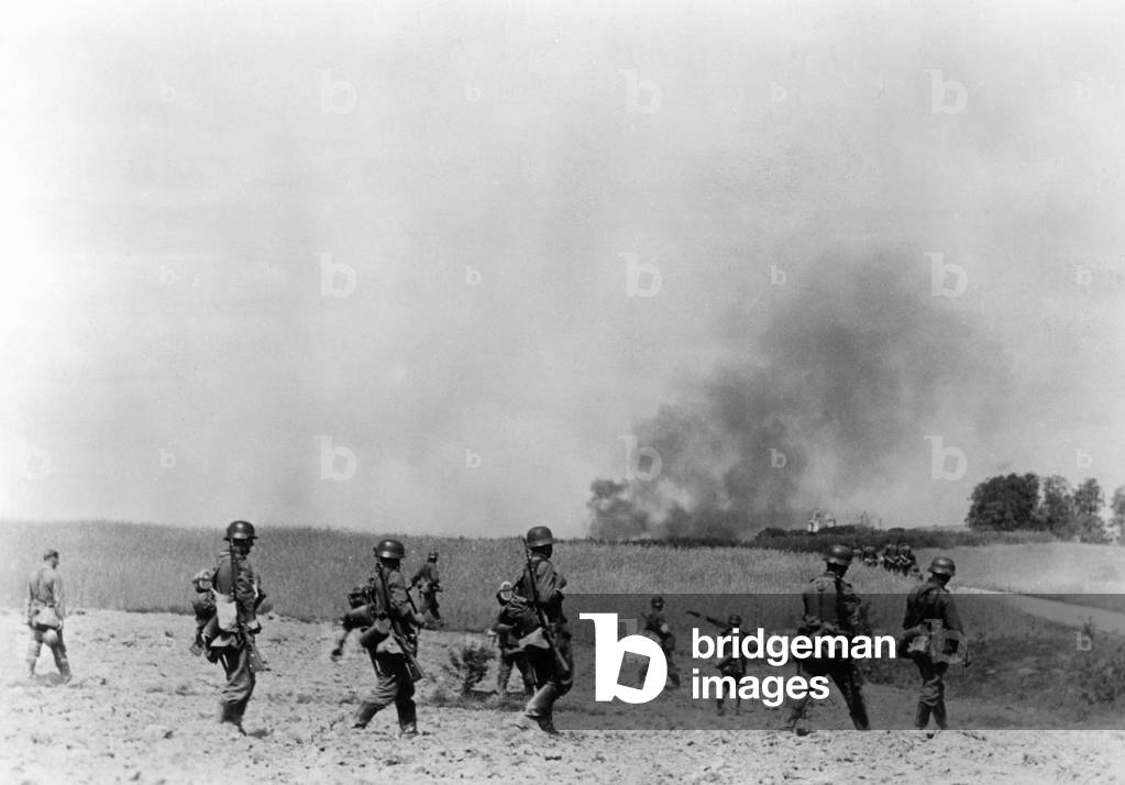 Image of German infantry on the Eastern Front, 1941 (b/w photo)