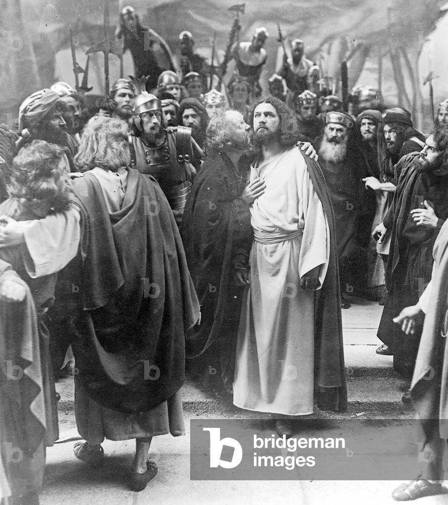 Immagine di Fotografia "Gioco di passione in Oberammergau. Scena: il bacio di Giuda (1930) (foto in b/n)" 1930