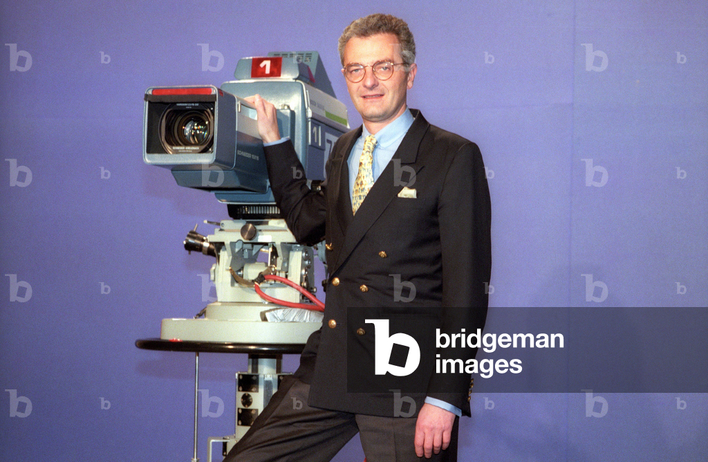 Bild von Fotografie "ZDF-Journalist Alexander Freiherr von Sobeck-Skal im Fotoshooting 005b People kbneg xng 1