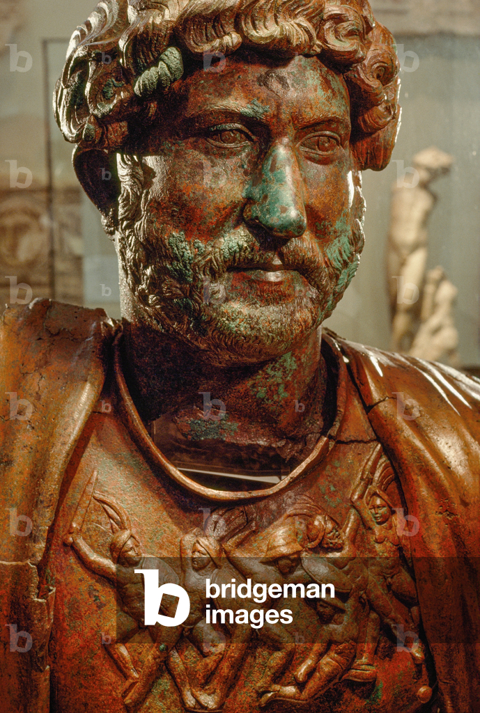 Bild von Fotografie "Kopf und Brustpanzer von Kaiser Hadrian im Israel Museum. Jerusalem" 1980 von James L Sta