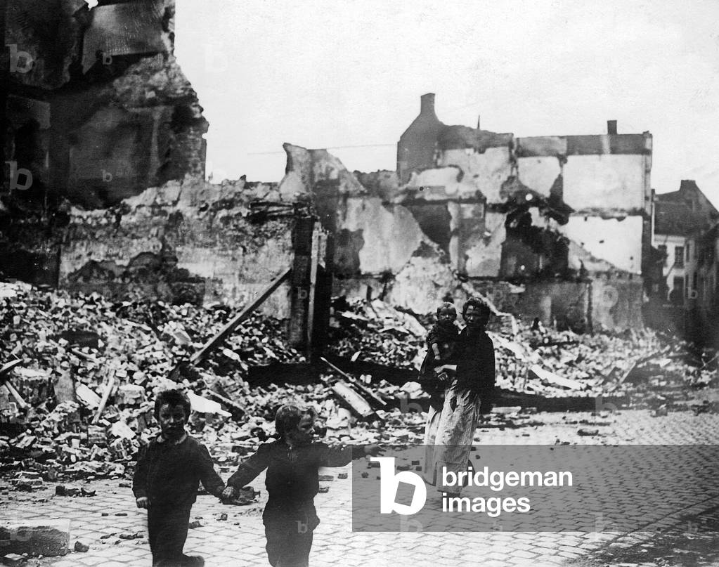 Immagine di Fotografia "Veduta di Termonde in Belgio dopo i bombardamenti durante la Grande Guerra c. 1914" 19