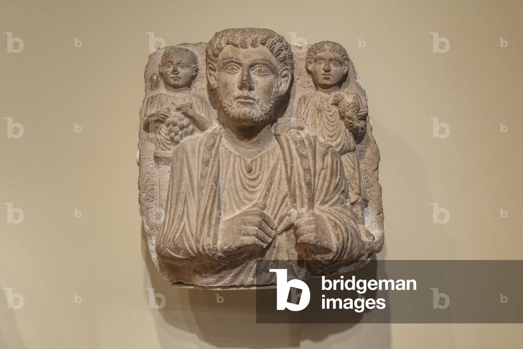 Tomb seal: portrait of a man and two
children by Gallo-Roman