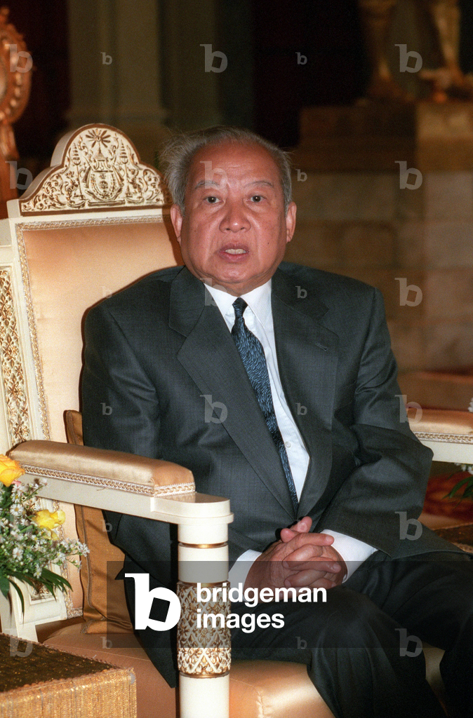 Image de Photographie représentant Le roi Norodom Sihanouk (Cambodge) à Phnom Penh lors de la haute politique 