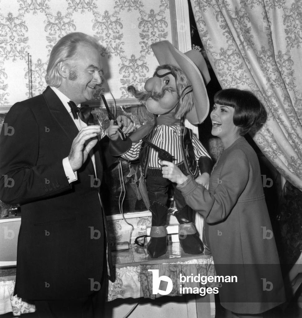 Johnny Stark With Singer Mireille Mathieu Ihn her Dressing Room After her Show in Olympia October 19, 1969 (b/