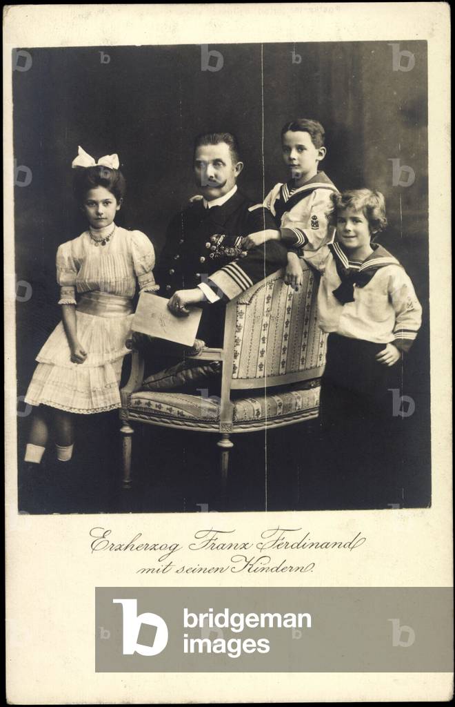 Ak Erzherzog Franz Ferdinand von Österreich Este mit seinen Kindern (b/w photo)