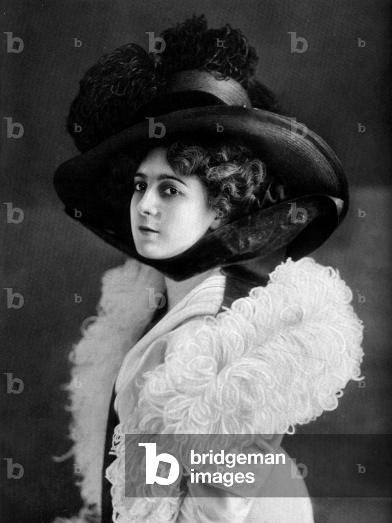 "Die französische Komikerin Monna Delza (1882-1821)" 1908 von Reutlinger Studio, b/w