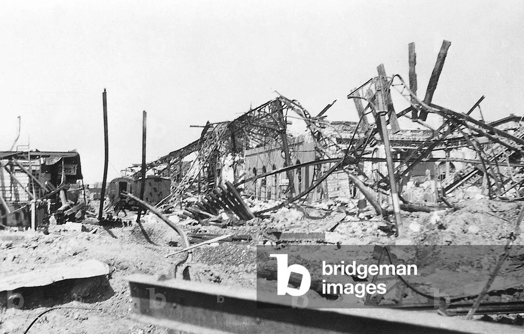 Immagine di Fotografia "Bombardamenti alleati sulla stazione di Creil" 1944 di Unknown photographer, b/w