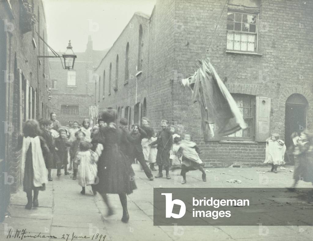 Immagine di Fotografia "Bishop's Court: vista generale" 1899 di English Photographer