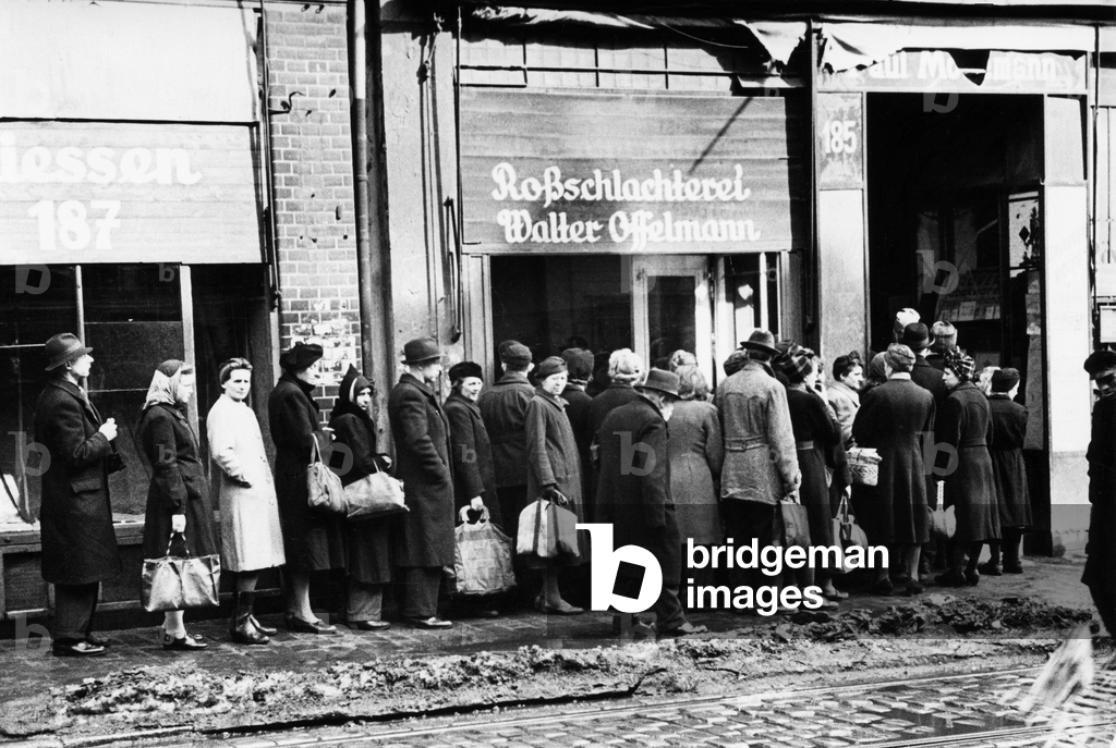 Immagine di Fotografia "In coda per il cibo" 1947