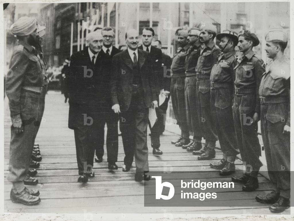 Immagine di Fotografia "Clement Attlee incontra il rappresentante della 10a Divisione Indiana (foto b/n)" 1945