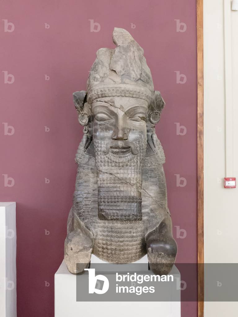 Fragment einer Steinsäulenhauptstadt aus Persepolis, Achämenidenzeit (Stein)