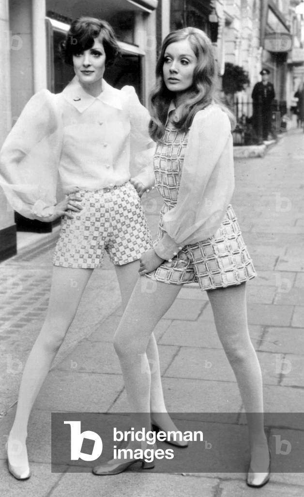 Image de Photographie représentant Mode Dior 1968 par Unknown photographer, b/w