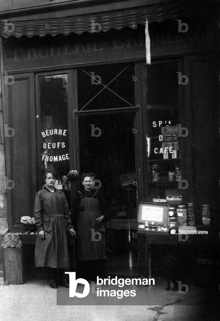 Image of Photography depicting Grocery store (photo) by unknown photographer, b/w
