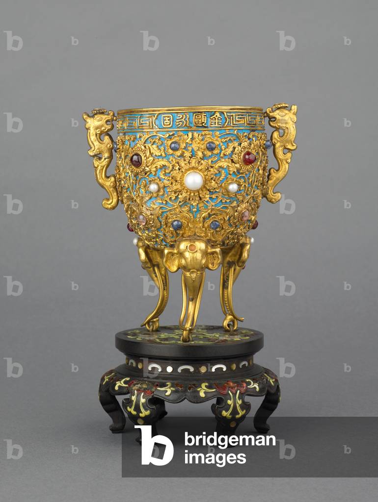 Gold Cup of Eternal Stability, Pechino, 1740-41 (oro, piume di kingfisher, perle e pietre preziose con support