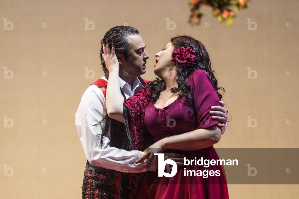 Immagine di Fotografia "Antonio Gandia nel ruolo di Rafael Ruiz «el Macareno» e Mariola Cantarero nel ruolo di